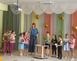 Викторина "Есть много профессий хороших и нужных" Викторина "Есть много профессий хороших и нужных".
